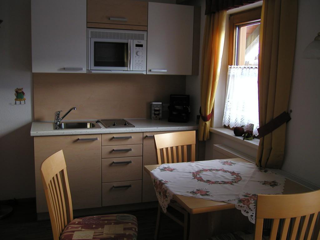 Ferienwohnungen Stefan Kroell Mayrhofen Room photo